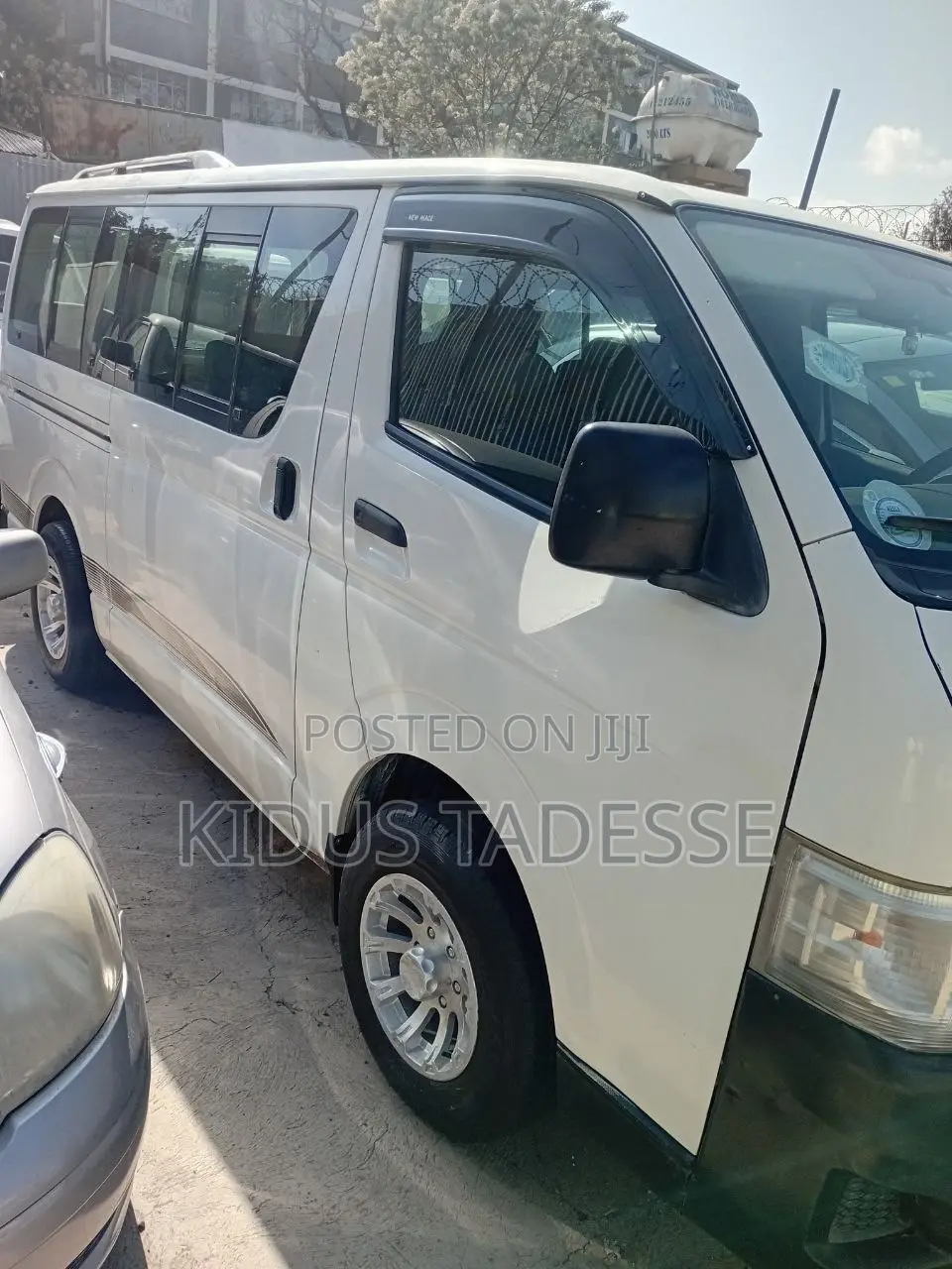 Toyota HiAce 2011 White
