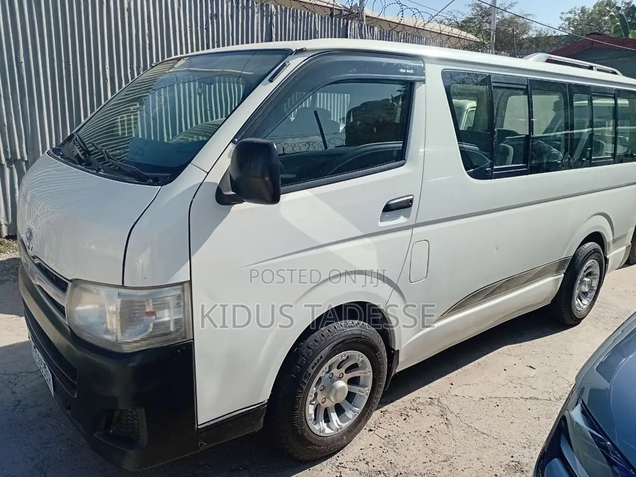 Toyota HiAce 2011 White