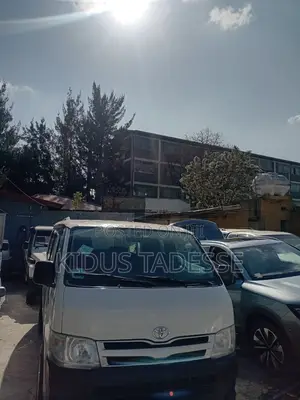 Toyota HiAce 2011 White