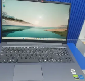 New Laptop Lenovo LOQ 15IRH8 12GB Intel Core I5 SSD 512GB