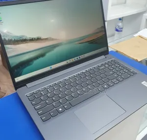 New Laptop Lenovo LOQ 15IRH8 12GB Intel Core I5 SSD 512GB