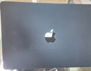 New Laptop Apple MacBook 16GB Apple M4 SSD 256GB