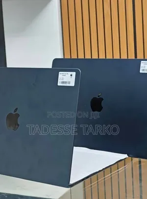 New Laptop Apple MacBook Air 2025 M4 13-Inch 16GB Apple M4 SSD 256GB