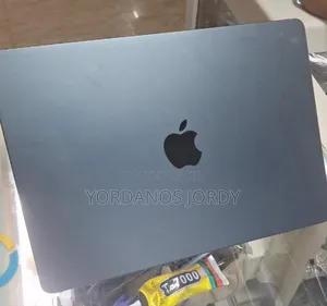 New Laptop Apple MacBook Air 2025 M4 13-Inch 16GB Apple M4 SSD 512GB