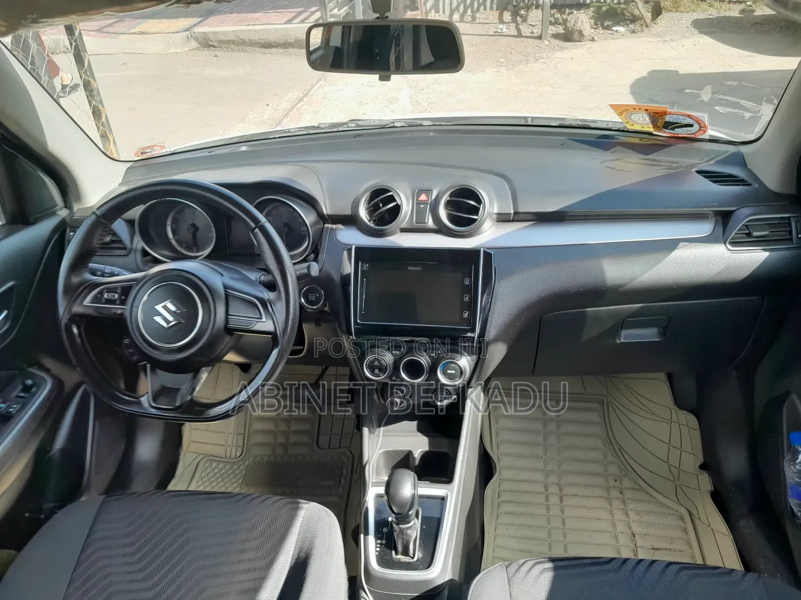 Suzuki Swift 2022 White