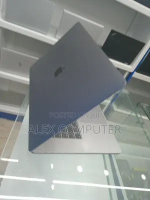 New Laptop Apple MacBook Pro 2019 16GB Intel Core I7 SSD 512GB