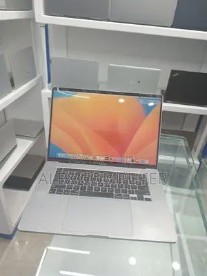 New Laptop Apple MacBook Pro 2019 16GB Intel Core I7 SSD 512GB