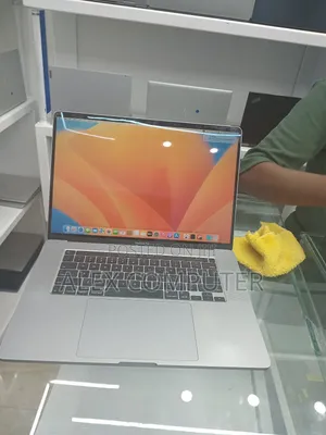 New Laptop Apple MacBook Pro 2019 16GB Intel Core I7 SSD 512GB