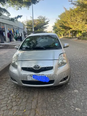 Toyota Yaris 2010 Silver
