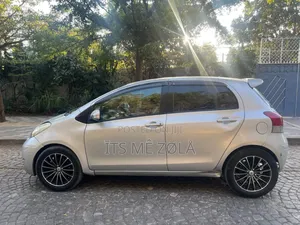 Toyota Yaris 2010 Silver