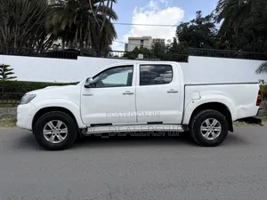 Toyota Hilux 3.0 D-4D 4x4 2015 White