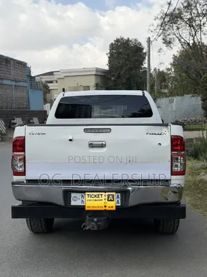 Toyota Hilux 3.0 D-4D 4x4 2015 White