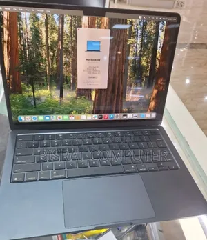 New Laptop Apple MacBook Air 2025 M4 13-Inch 16GB Apple M4 SSD 256GB