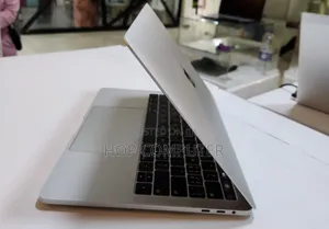 New Laptop Apple MacBook Pro 2018 8GB Intel Core I5 SSD 256GB