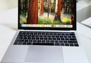 New Laptop Apple MacBook Pro 2018 8GB Intel Core I5 SSD 256GB
