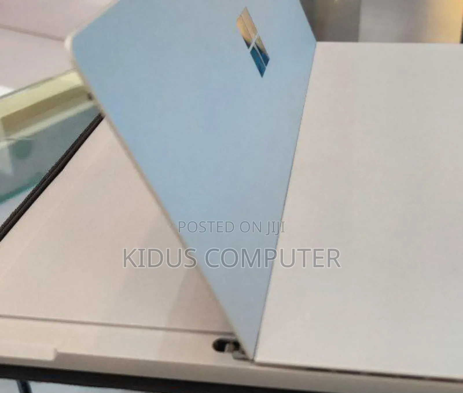 New Laptop Microsoft Surface 8GB Intel Core I7 SSD 256GB