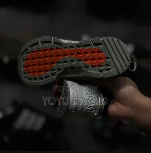 Nike Zoom Vomero 5 Light Silver Fashion Sneaker