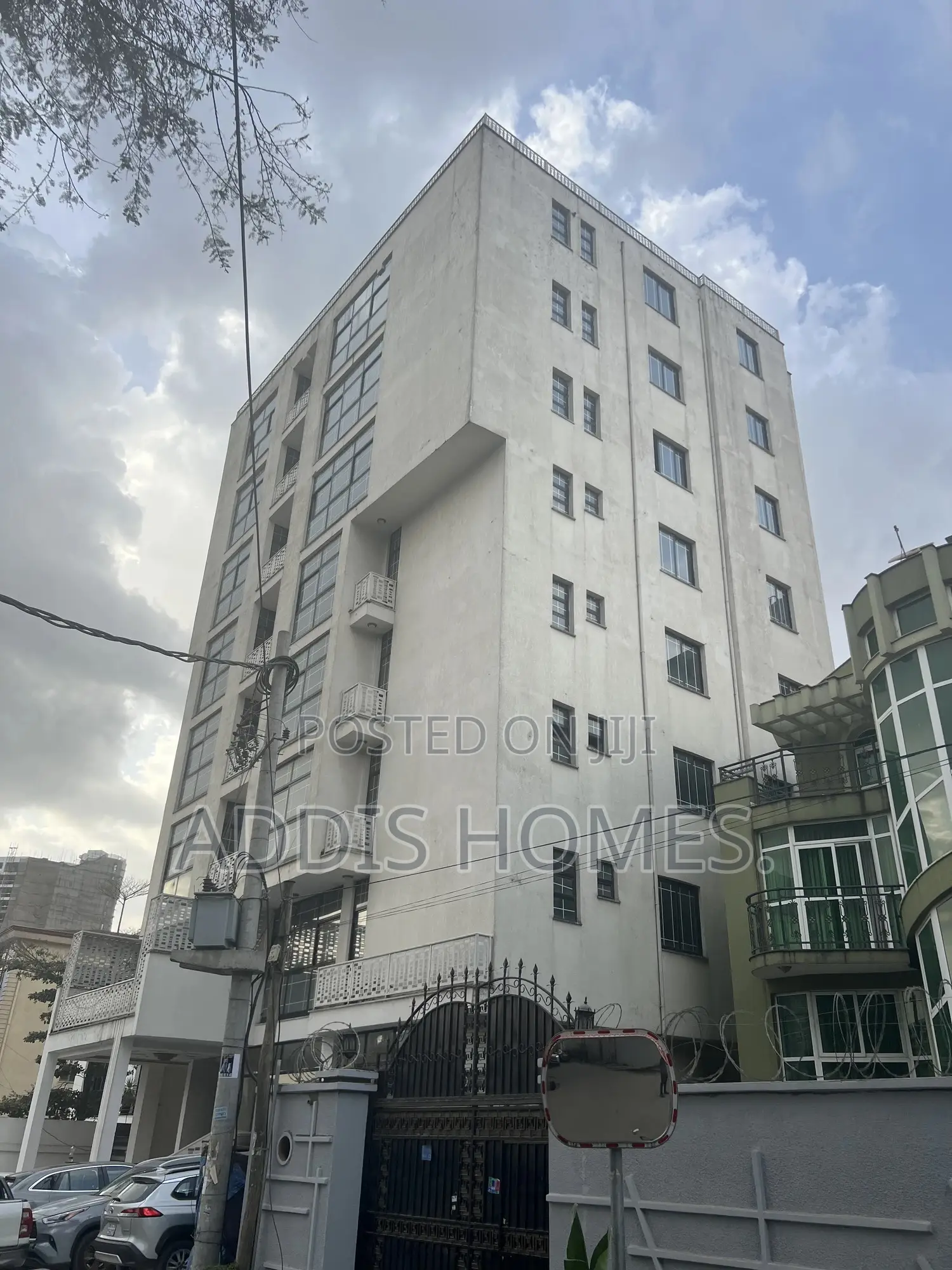 20bdrm Apartment in Bole for sale