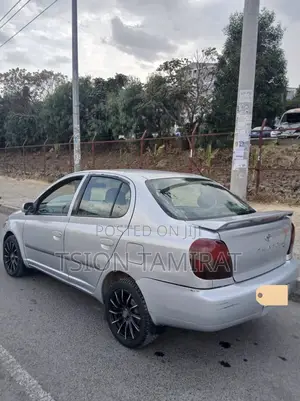 Toyota Platz 2001 Silver
