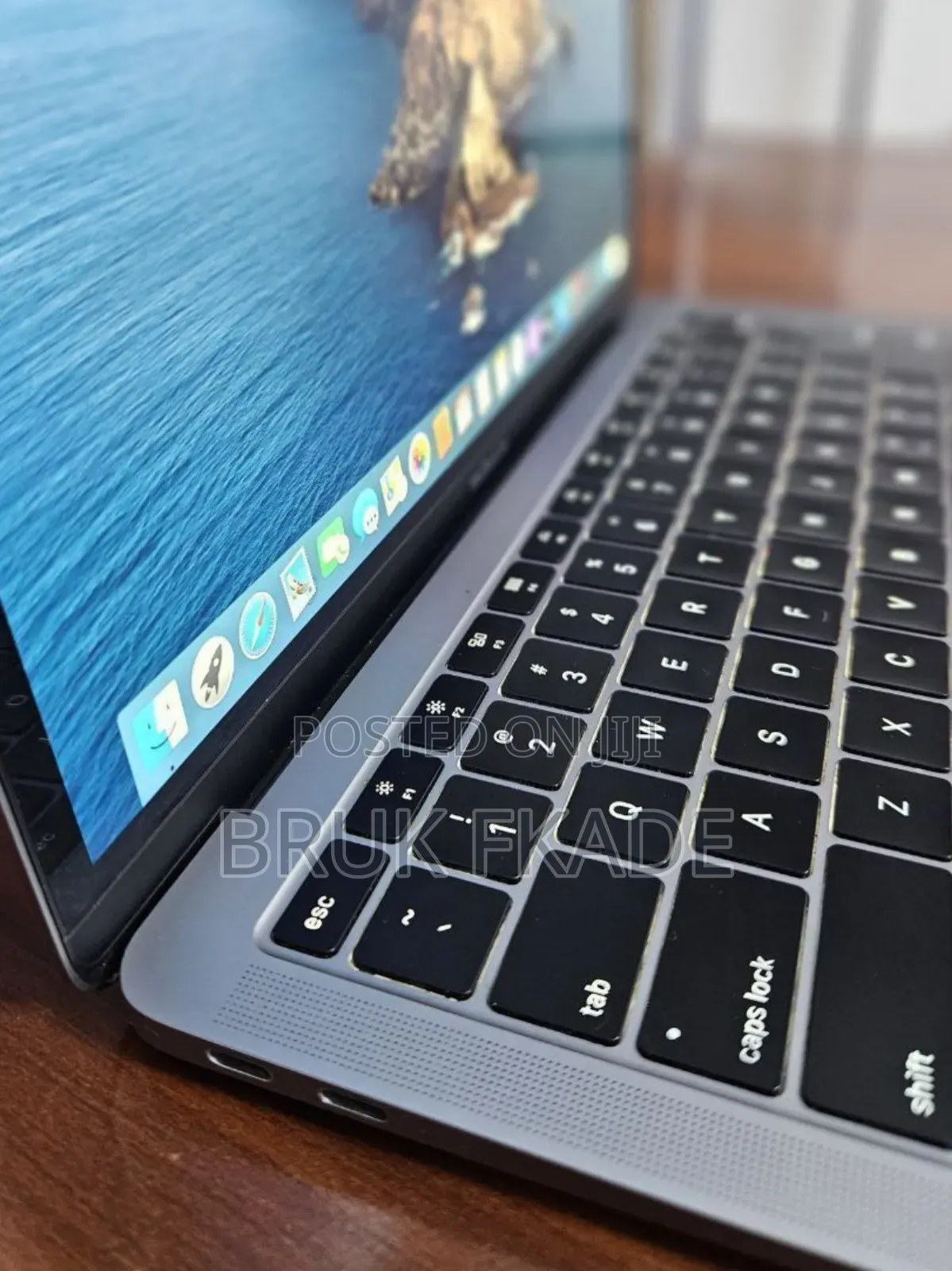 New Laptop Apple MacBook Pro 2019 8GB Intel Core I5 SSD 128GB