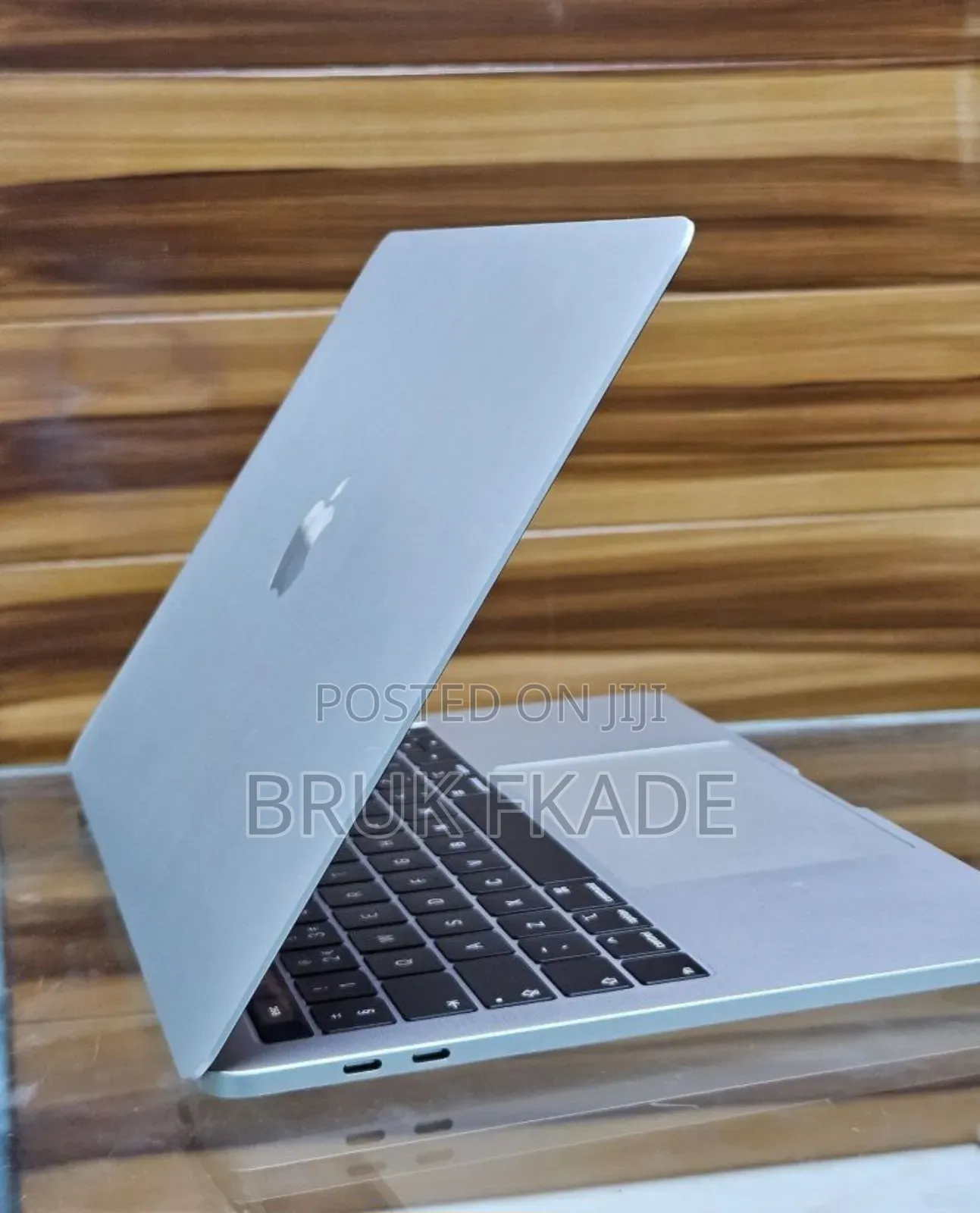 New Laptop Apple MacBook Pro 2019 8GB Intel Core I5 SSD 128GB