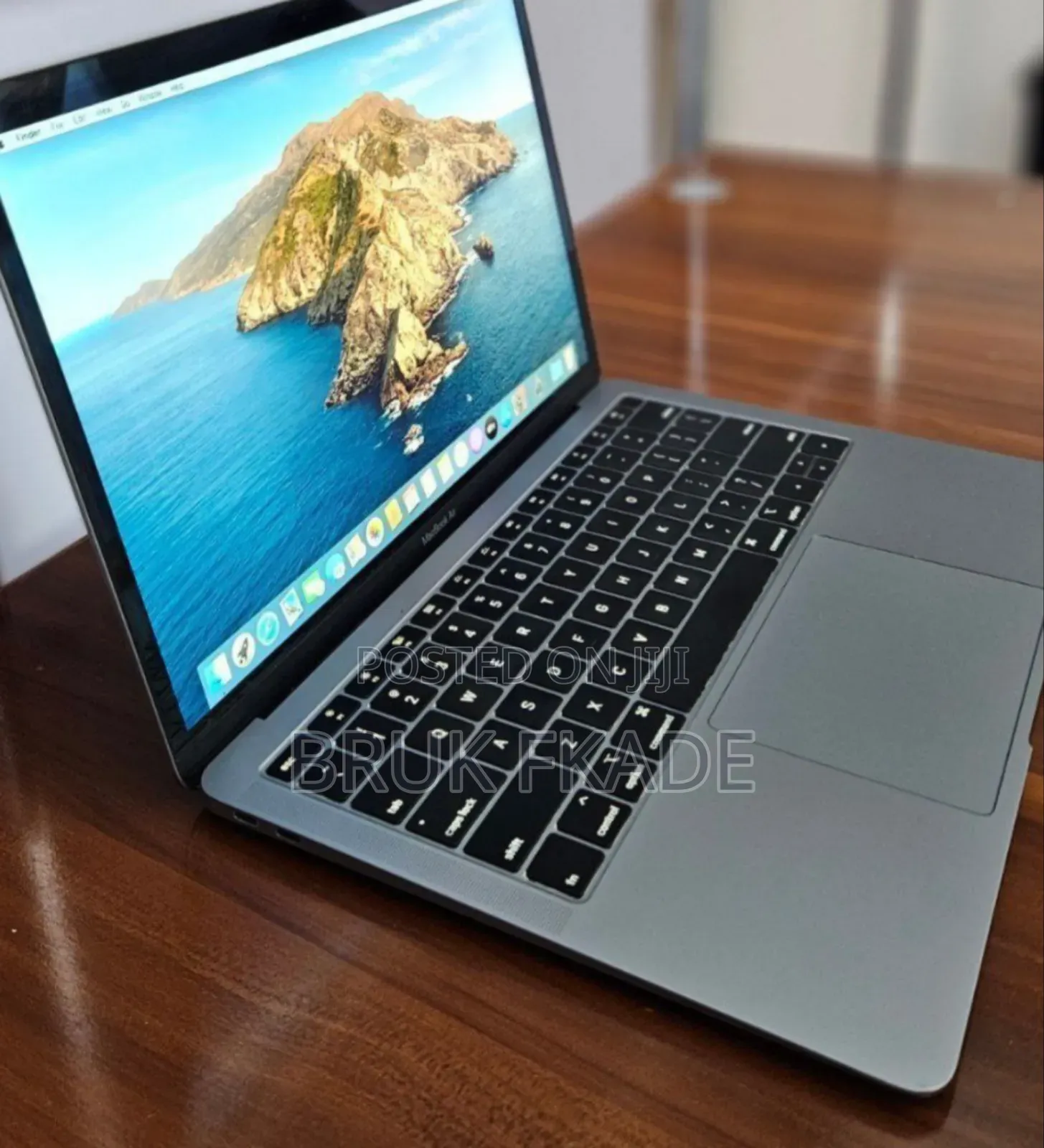 New Laptop Apple MacBook Pro 2019 8GB Intel Core I5 SSD 128GB