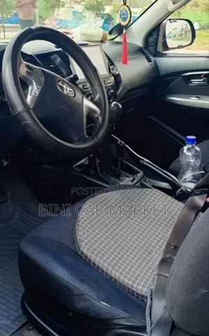 Toyota Hilux 2014 Black