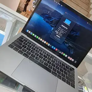 New Laptop Apple MacBook Pro 2017 16GB Intel Core I5 SSD 256GB