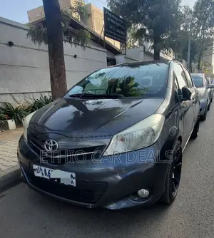 Toyota Yaris LE Hatchback 3dr 2012 Black