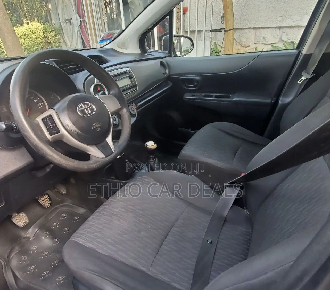 Toyota Yaris LE Hatchback 3dr 2012 Black
