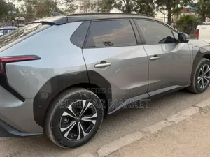 Toyota bZ4X 71.4 kWh AWD 2023 Gray