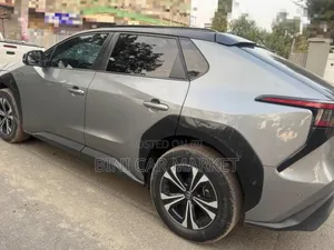 Toyota bZ4X 71.4 kWh AWD 2023 Gray
