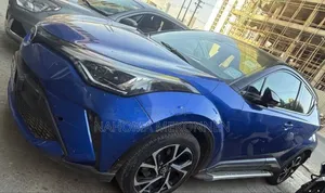 Toyota C-HR 2021 Blue