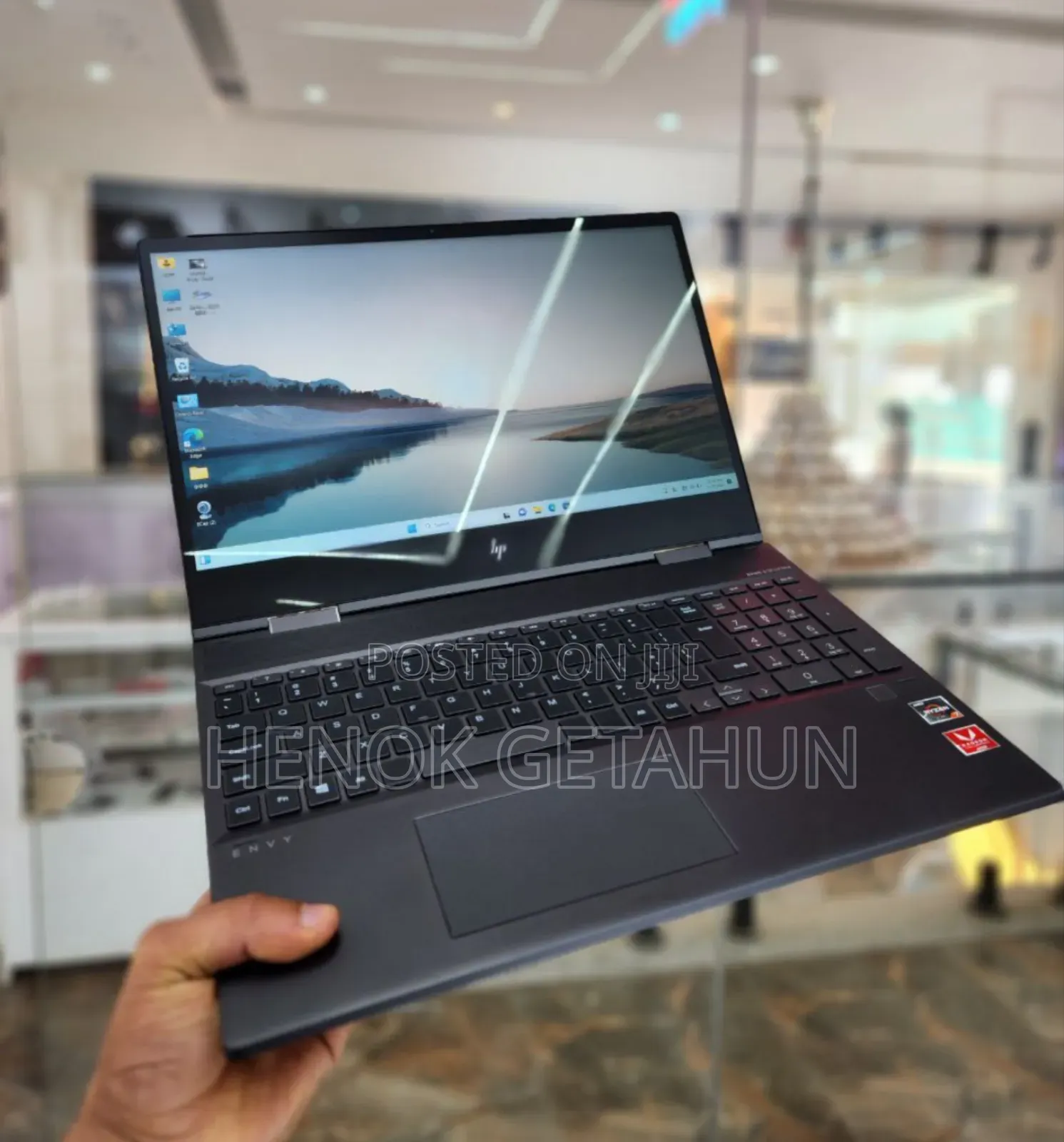 New Laptop HP Envy X360 8GB AMD Ryzen 7 SSD 256GB