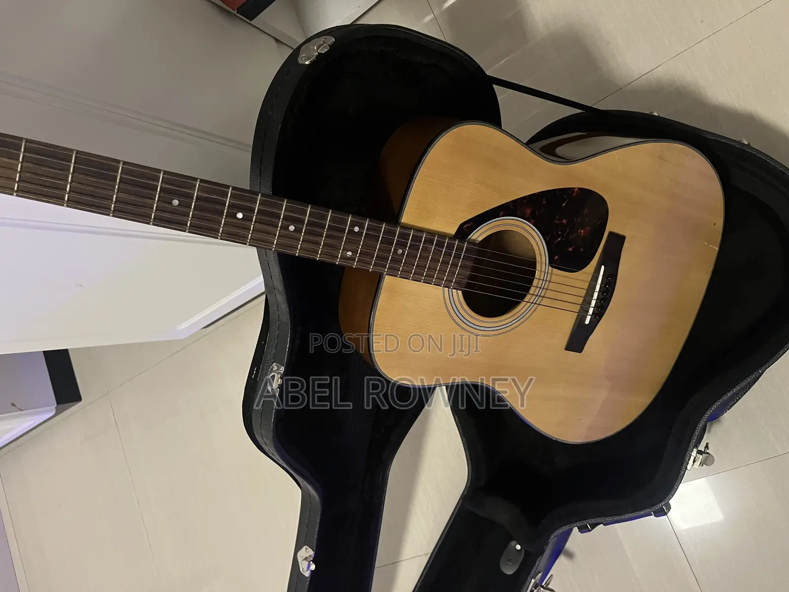 Yamaha F335 Acoustic Guitar