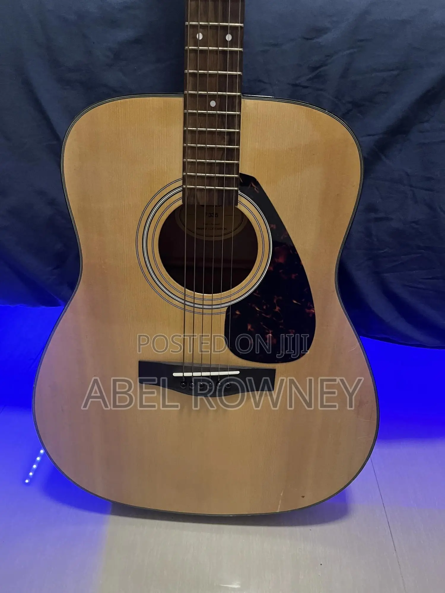 Yamaha F335 Acoustic Guitar