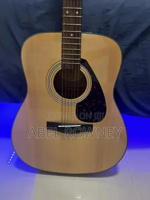 Yamaha F335 Acoustic Guitar