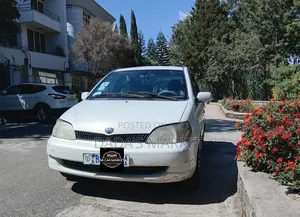 Toyota Platz 2002 White