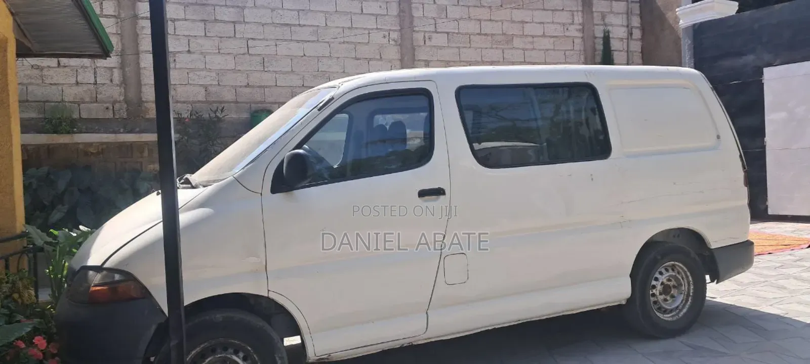 Toyota HiAce 2006 White