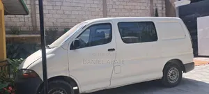 Toyota HiAce 2006 White