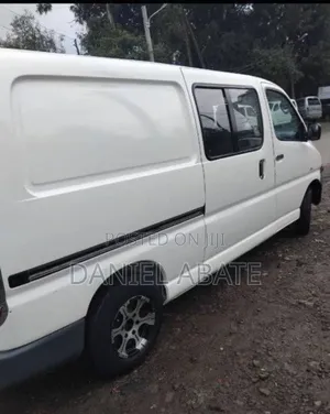 Toyota HiAce 2006 White