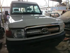 Toyota Land Cruiser 2013 White