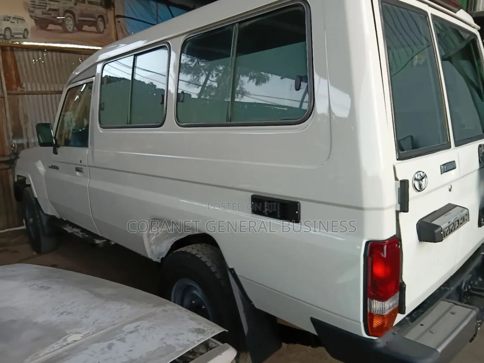 Toyota Land Cruiser 2013 White