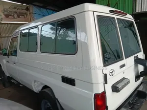 Toyota Land Cruiser 2013 White