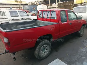 Toyota Hilux 2001 Red