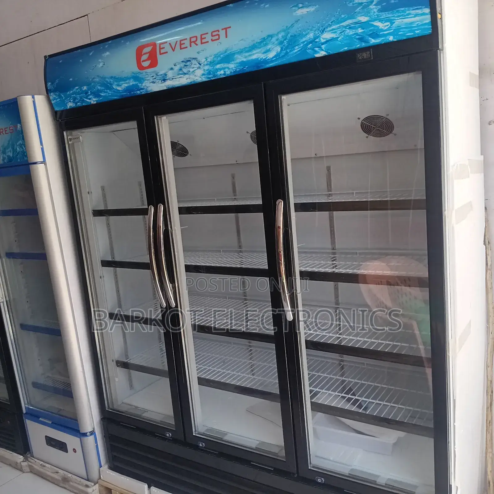 Everest Vertical Showcase Model Esr 1000