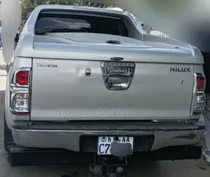 Toyota Hilux 2013 Gold