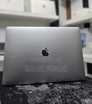 New Laptop Apple MacBook Pro 2019 16GB Intel Core I9 SSD 512GB