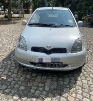 Toyota Vitz 2001 Silver