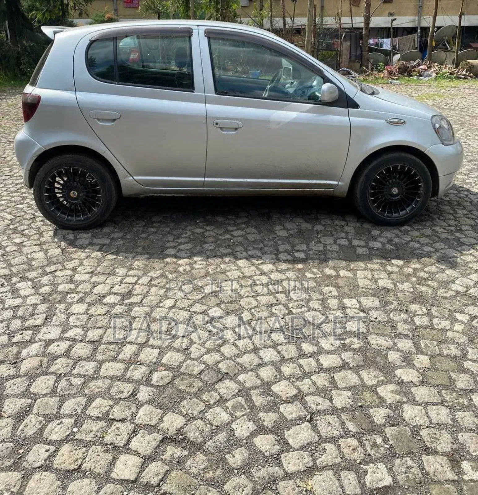 Toyota Vitz 2001 Silver